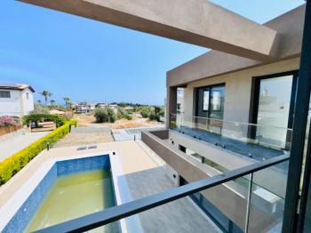 Kıbrıs Girne Çatalköy Bölgesinde Satılık 4+1  Havuzlu Villa
