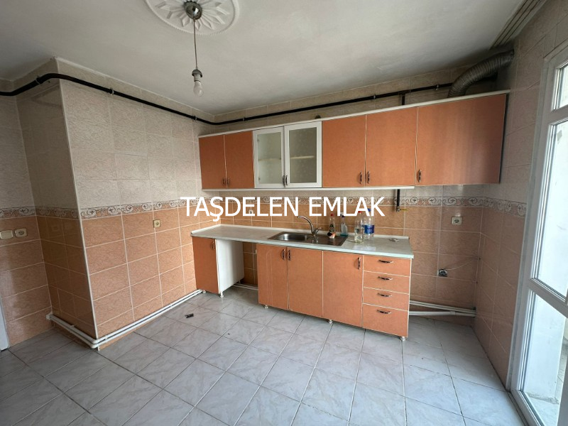 SARAY KEMALPAŞA MAHALLESİNDE ARA KATTA SATILIK DAİRE