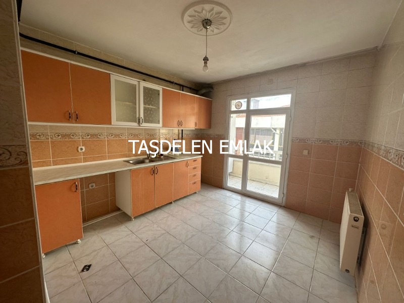 SARAY KEMALPAŞA MAHALLESİNDE ARA KATTA SATILIK DAİRE