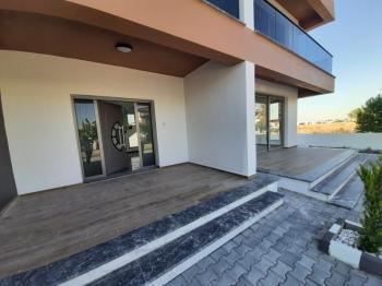 MAĞUSA MUTLUYAKA GİRİŞİ 540 M2 ARSA ALANLI SATILIK SIFIR VİLLA