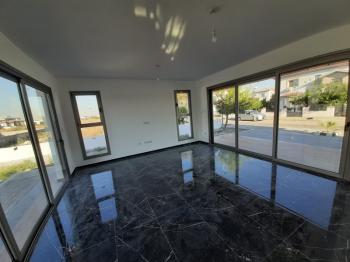 MAĞUSA MUTLUYAKA GİRİŞİ 540 M2 ARSA ALANLI SATILIK SIFIR VİLLA