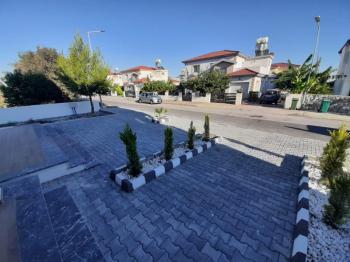 MAĞUSA MUTLUYAKA GİRİŞİ 540 M2 ARSA ALANLI SATILIK SIFIR VİLLA