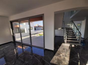 MAĞUSA MUTLUYAKA GİRİŞİ 540 M2 ARSA ALANLI SATILIK SIFIR VİLLA