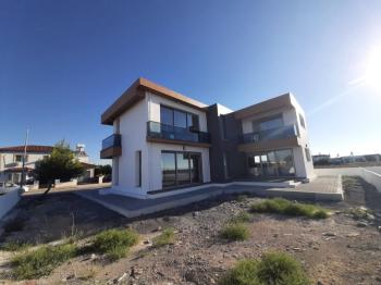 MAĞUSA MUTLUYAKA GİRİŞİ 540 M2 ARSA ALANLI SATILIK SIFIR VİLLA