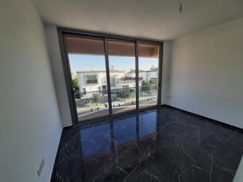 MAĞUSA MUTLUYAKA GİRİŞİ 540 M2 ARSA ALANLI SATILIK SIFIR VİLLA