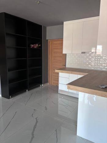 MAĞUSA MERKEZDE CADDE ÜSTÜ GENİŞ TERASLI EŞYASIZ KİRALIK 2+1 OFİS