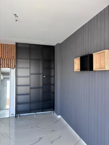 MAĞUSA MERKEZDE CADDE ÜSTÜ GENİŞ TERASLI EŞYASIZ KİRALIK 2+1 OFİS