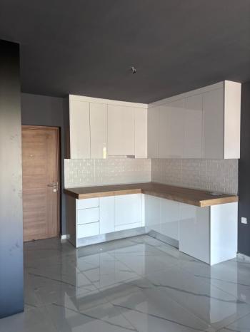 MAĞUSA MERKEZDE CADDE ÜSTÜ GENİŞ TERASLI EŞYASIZ KİRALIK 2+1 OFİS
