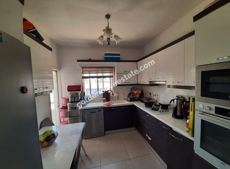 MAĞUSA ESKİ LEMAR VE PERŞEMBE PAZARININ HEMEN YANINDA SATILIK 3+1 DAİRE