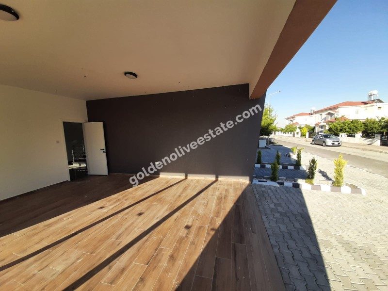 MAĞUSA MUTLUYAKA GİRİŞİ 540 M2 ARSA ALANLI SATILIK SIFIR VİLLA