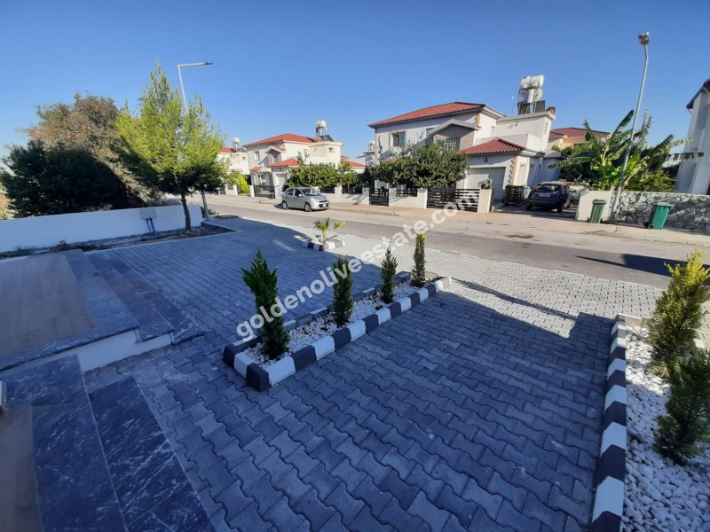 MAĞUSA MUTLUYAKA GİRİŞİ 540 M2 ARSA ALANLI SATILIK SIFIR VİLLA
