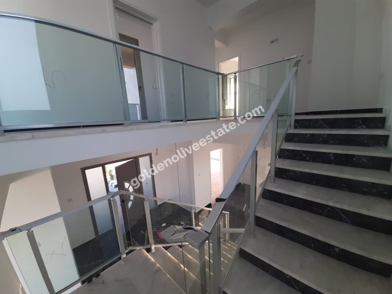 MAĞUSA MUTLUYAKA GİRİŞİ 540 M2 ARSA ALANLI SATILIK SIFIR VİLLA