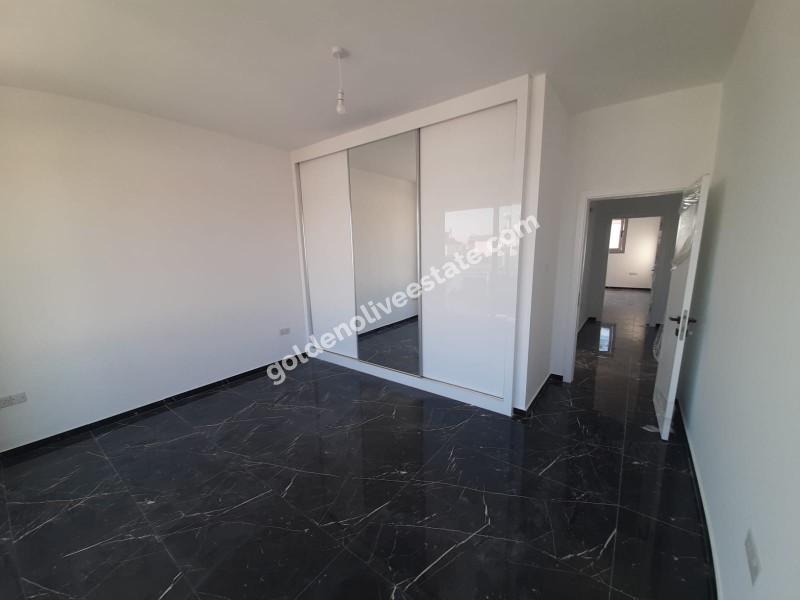 MAĞUSA MUTLUYAKA GİRİŞİ 540 M2 ARSA ALANLI SATILIK SIFIR VİLLA