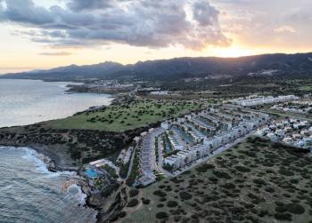 KKTC Girne Esentepe'nin En Lüks Projesinde Site İçerisinde Denize Sıfır Satılık 1+1 Fırsat Penthouse