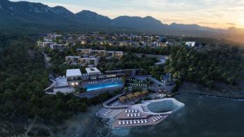 KKTC Girne Esentepe'nin En Lüks Projesinde Site İçerisinde Denize Sıfır Satılık 1+1 Fırsat Penthouse
