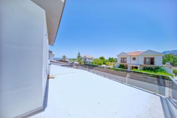 Kıbrıs Girne Lapta'da Anahtar Teslime Hazır 3+1 Villalar