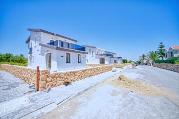 Kıbrıs Girne Lapta'da Anahtar Teslime Hazır 3+1 Villalar