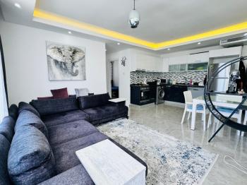 Kıbrıs Girne Lapta Bölgesinde Havuzlu Site İçinde Satılık 2+1 Ara Kat Daire