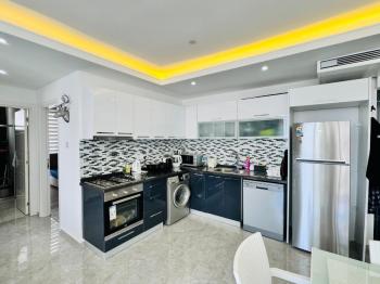 Kıbrıs Girne Lapta Bölgesinde Havuzlu Site İçinde Satılık 2+1 Ara Kat Daire