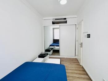 Kıbrıs Girne Lapta Bölgesinde Havuzlu Site İçinde Satılık 2+1 Ara Kat Daire