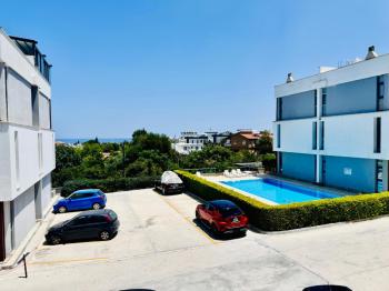 Kıbrıs Girne Lapta Bölgesinde Havuzlu Site İçinde Satılık 2+1 Ara Kat Daire