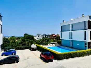 Kıbrıs Girne Lapta Bölgesinde Havuzlu Site İçinde Satılık 2+1 Ara Kat Daire