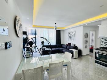 Kıbrıs Girne Lapta Bölgesinde Havuzlu Site İçinde Satılık 2+1 Ara Kat Daire