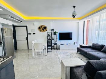 Kıbrıs Girne Lapta Bölgesinde Havuzlu Site İçinde Satılık 2+1 Ara Kat Daire