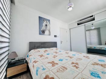 Kıbrıs Girne Lapta Bölgesinde Havuzlu Site İçinde Satılık 2+1 Ara Kat Daire
