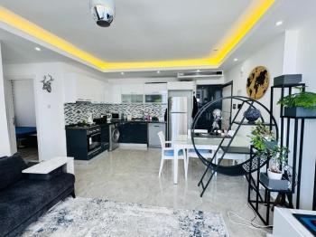 Kıbrıs Girne Lapta Bölgesinde Havuzlu Site İçinde Satılık 2+1 Ara Kat Daire