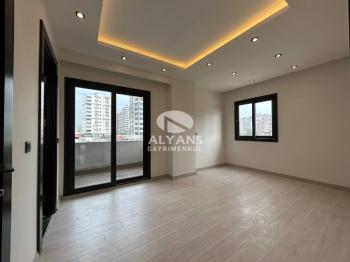 ALYANS'TAN DENİZE 200 MT MESAFEDE FULL SOSYAL ALANLI GENİŞ 3+1