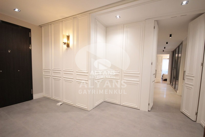 ALYANS'TAN MEZİTLİ'NİN MERKEZİNDE GENİŞ OTURUMLU LÜKS 5+1