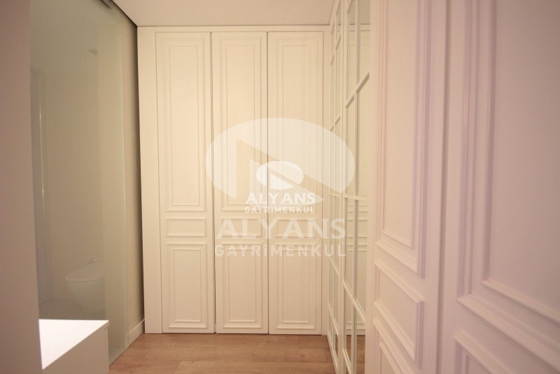 ALYANS'TAN MEZİTLİ'NİN MERKEZİNDE GENİŞ OTURUMLU LÜKS 5+1