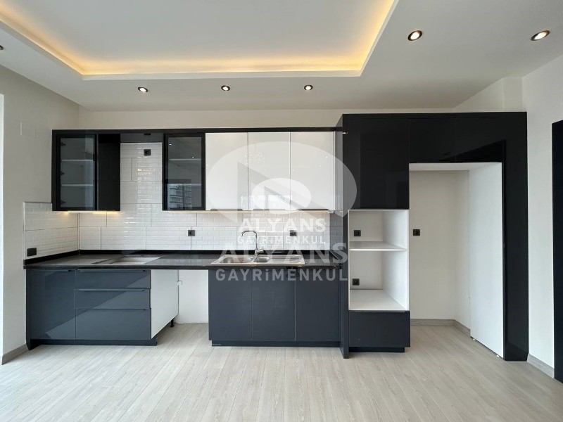 ALYANS'TAN DENİZE 200 MT MESAFEDE FULL SOSYAL ALANLI GENİŞ 3+1