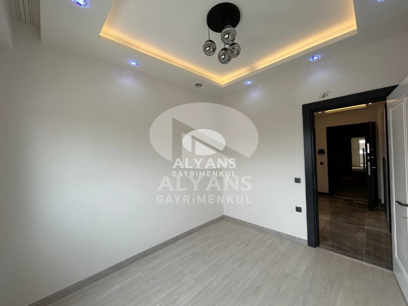 ALYANS'TAN DENİZE 200 MT MESAFEDE FULL SOSYAL ALANLI GENİŞ 3+1