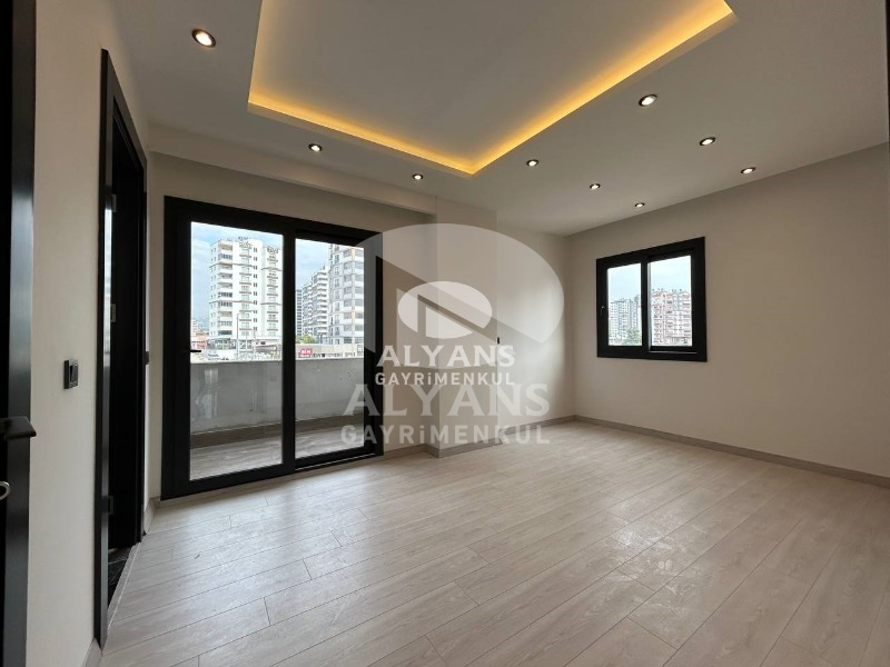 ALYANS'TAN DENİZE 200 MT MESAFEDE FULL SOSYAL ALANLI GENİŞ 3+1