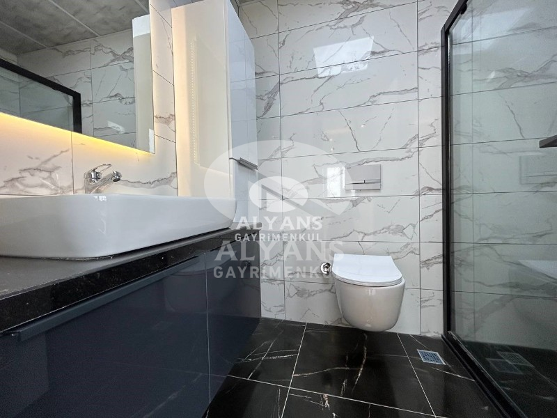 ALYANS'TAN DENİZE 200 MT MESAFEDE FULL SOSYAL ALANLI GENİŞ 3+1