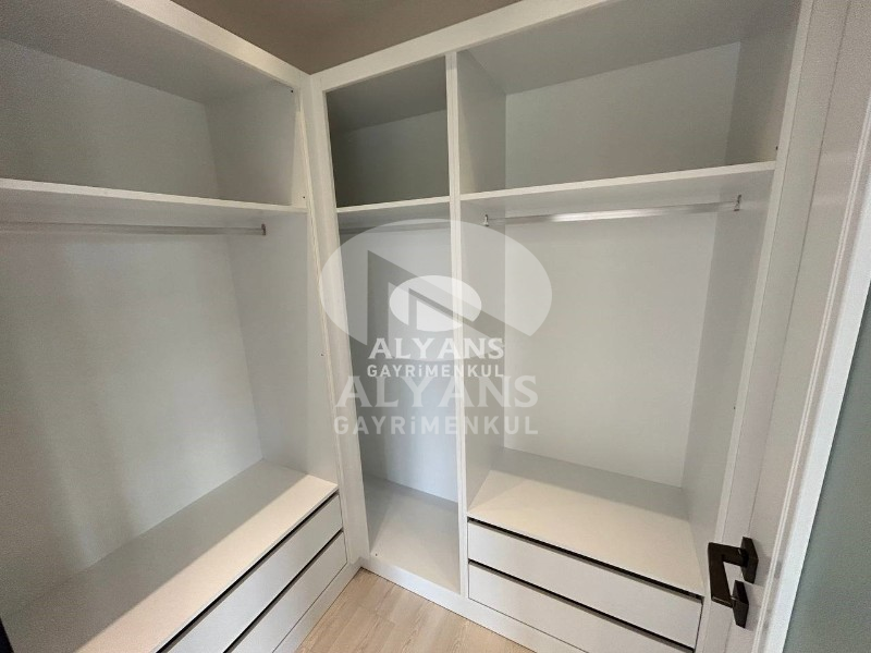 ALYANS'TAN DENİZE 200 MT MESAFEDE FULL SOSYAL ALANLI GENİŞ 3+1