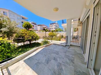 İngiliz Sitesinde Satılık Eşyalı Daire 