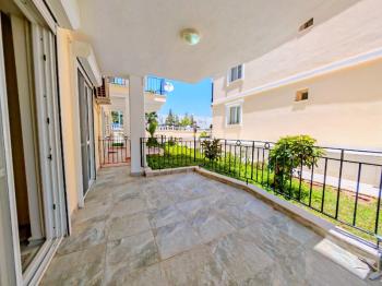 İngiliz Sitesinde Satılık Eşyalı Daire 