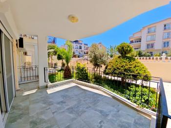 İngiliz Sitesinde Satılık Eşyalı Daire 