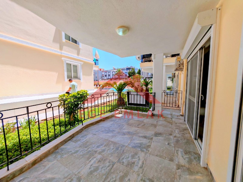 İngiliz Sitesinde Satılık Eşyalı Daire 