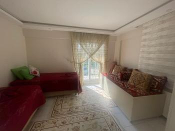 YENİÇİFTLİK'TE SAHİL SİTESİNDE ZEVKLE DÖŞENMİŞ EŞYALI VİLLA