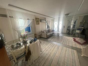 YENİÇİFTLİK'TE SAHİL SİTESİNDE ZEVKLE DÖŞENMİŞ EŞYALI VİLLA
