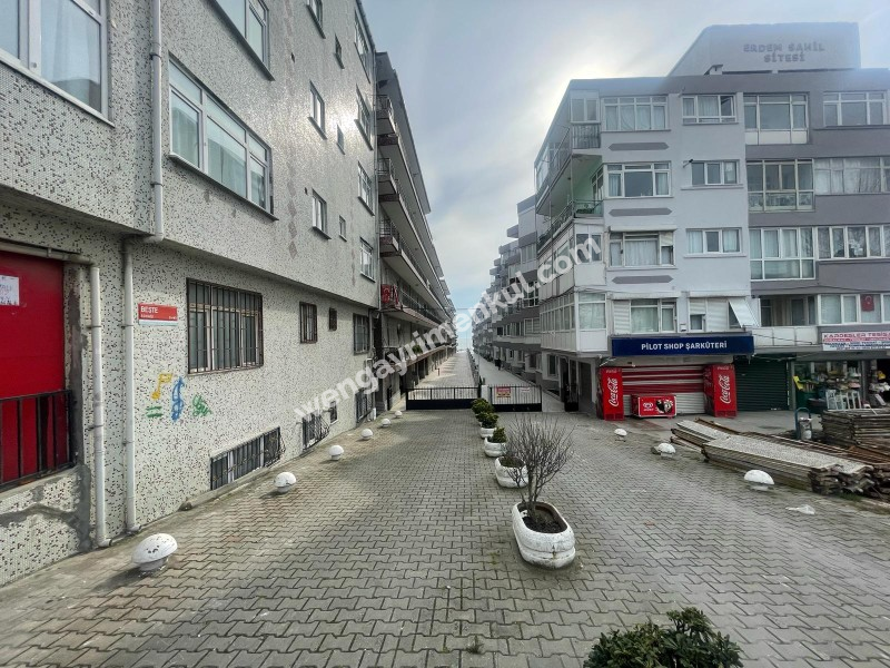KUMBURGAZ'DA DENİZE SIFIR SAHİL SİTESİNDE UYGUN FİYATLA YAZLIK