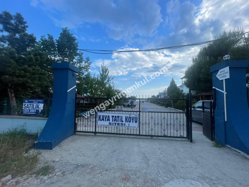 YENİÇİFTLİK'TE SAHİL SİTESİNDE ZEVKLE DÖŞENMİŞ EŞYALI VİLLA