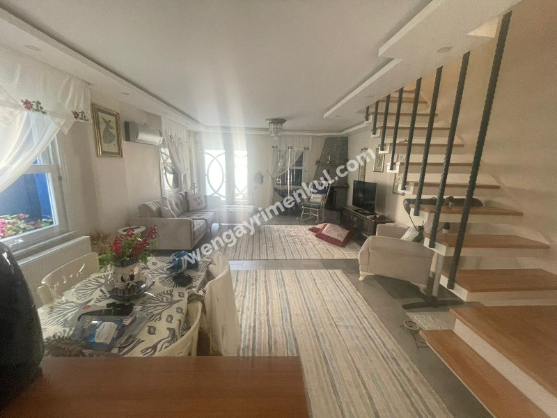 YENİÇİFTLİK'TE SAHİL SİTESİNDE ZEVKLE DÖŞENMİŞ EŞYALI VİLLA