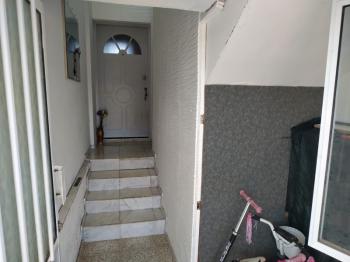 MAĞUSA YENİBOĞAZİÇİNDE BAHÇELİ HAVUZ YAPIMINA UYGUN SATILIK MÜSTAKİL