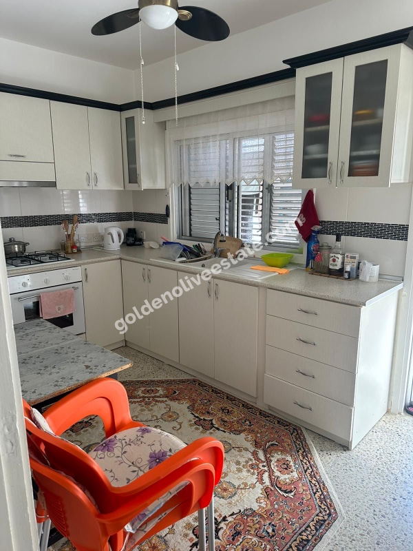 MAĞUSA DUMLUPINARDA FIRSAT NİTELİĞİNDE ÜST KATTA EŞYASIZ 3+1 DAİRE