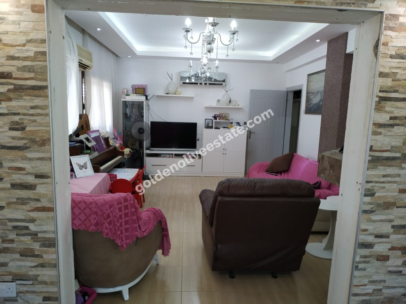 MAĞUSA YENİBOĞAZİÇİNDE BAHÇELİ HAVUZ YAPIMINA UYGUN SATILIK MÜSTAKİL